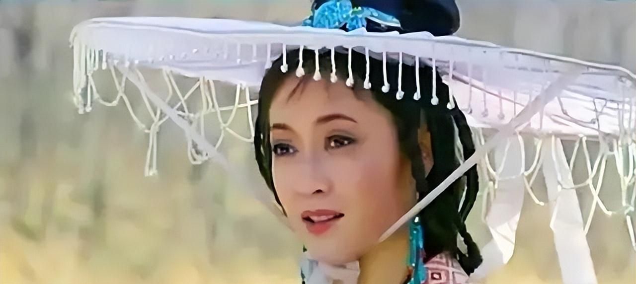 在关之琳,霍建华主演的电影《做头》中,她还饰演了露露.