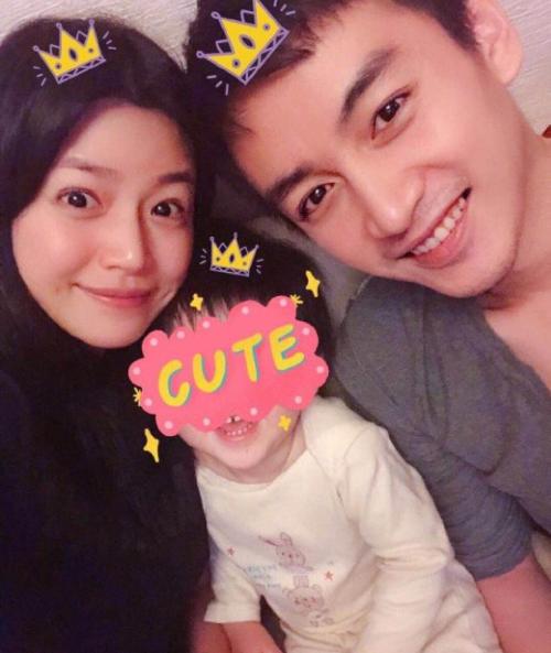 别磕陈晓刘亦菲了，陈妍希手机屏保是全家福，还是真夫妻更甜休闲区蓝鸢梦想 - Www.slyday.coM