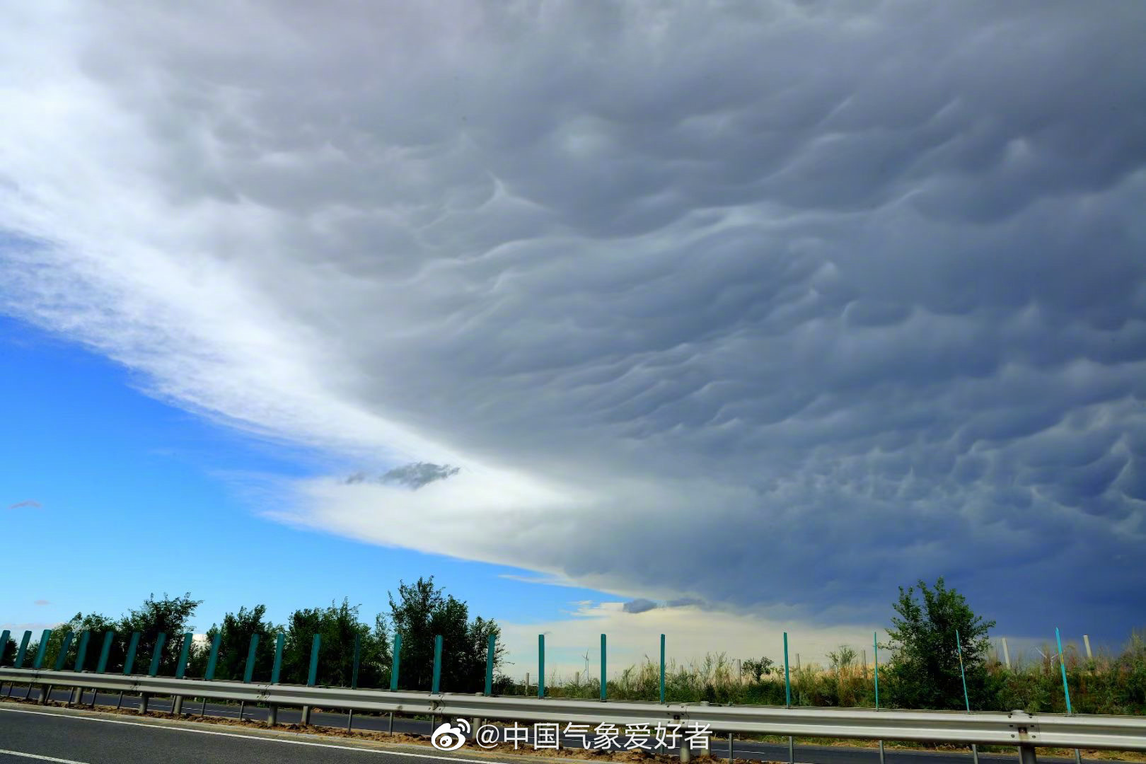 这几天东北冷涡非常活跃辽宁雷暴雨频繁