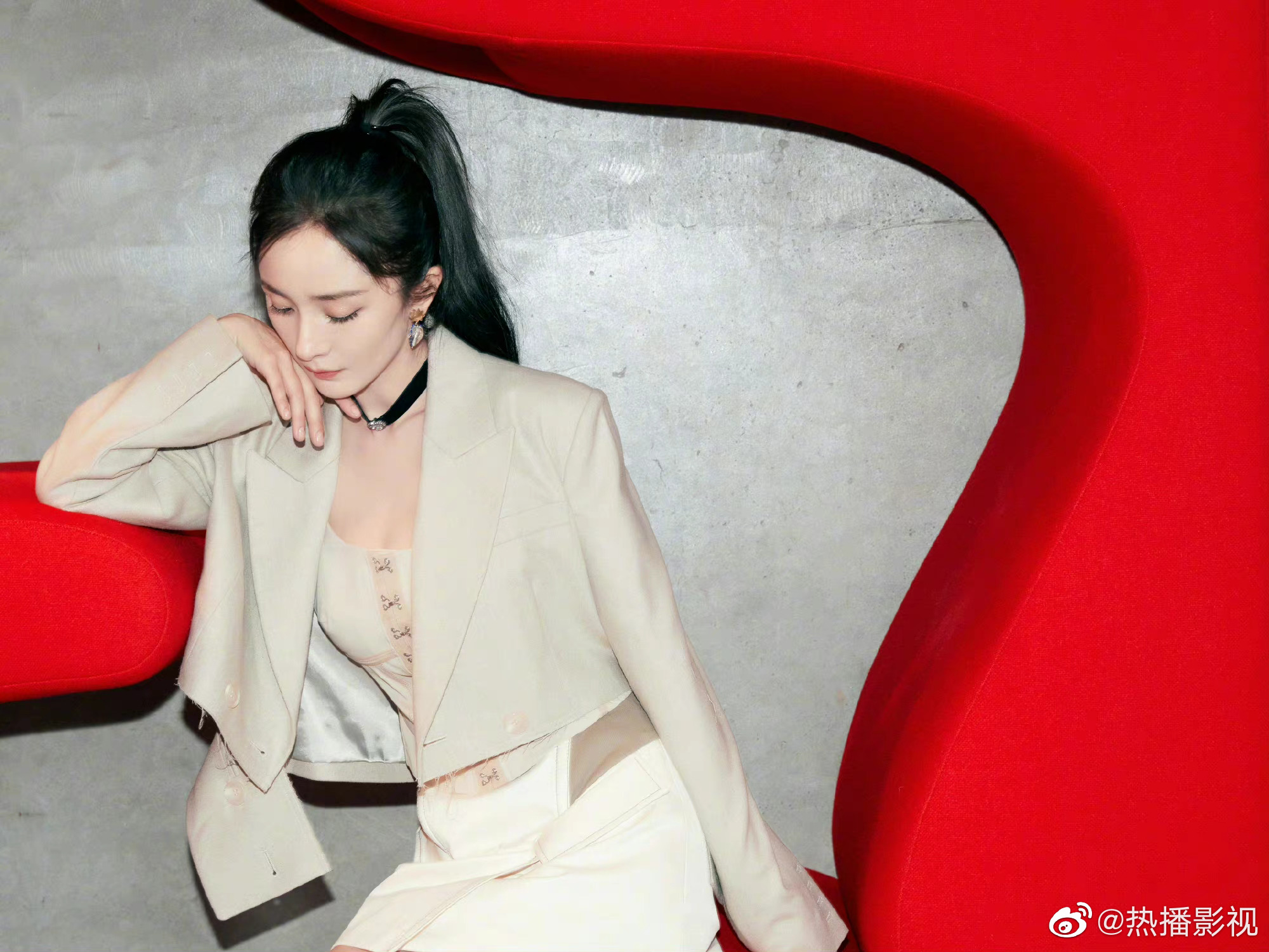 还得是大幂幂工装裙高马尾又飒又美