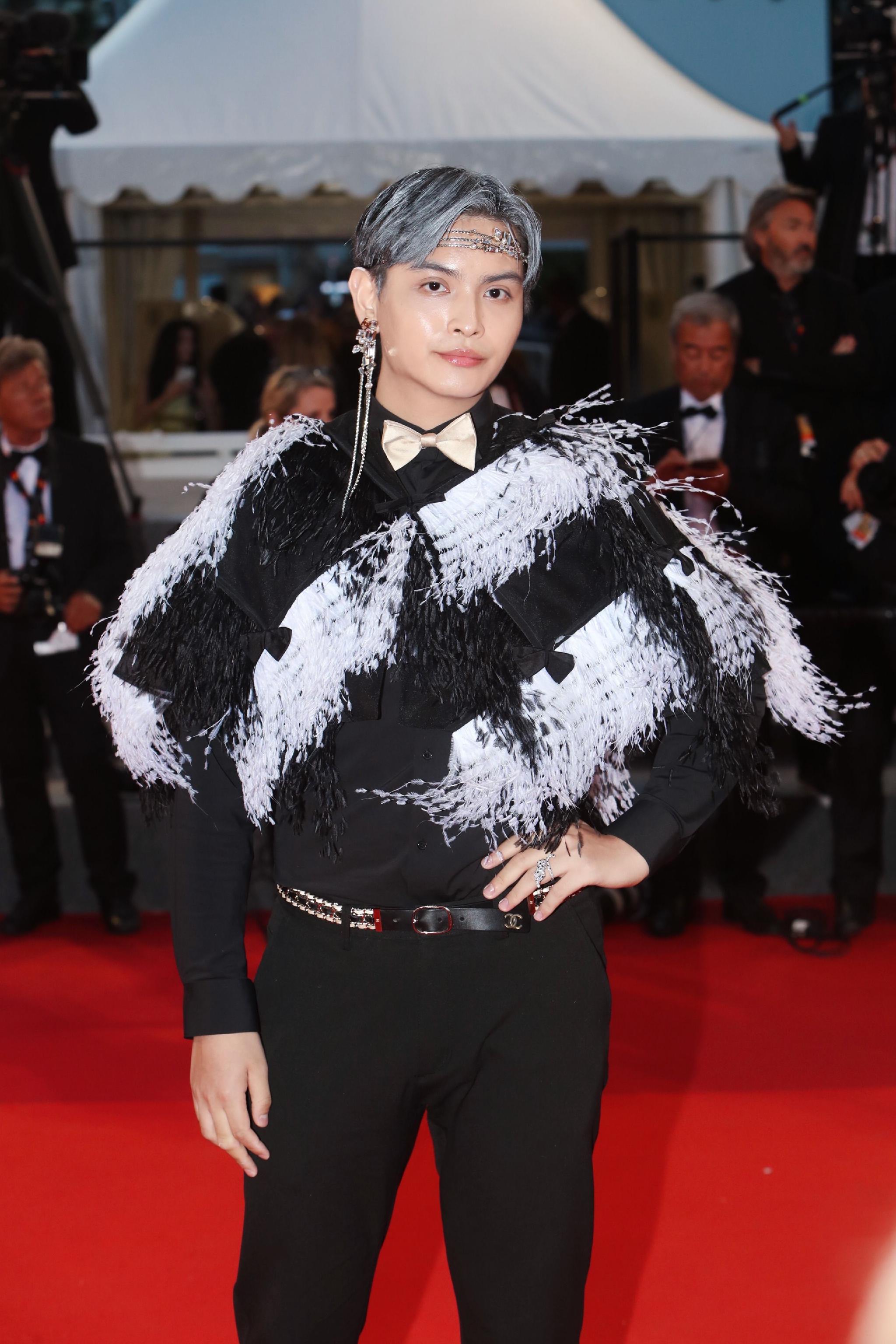 中国时尚达人李磊受邀出席2022戛纳电影节《世界末日》首映红毯休闲区蓝鸢梦想 - Www.slyday.coM 中国时尚达人李磊受邀出席2022戛纳电影节《世界末日》首映红毯休闲区蓝鸢梦想 - Www.slyday.coM