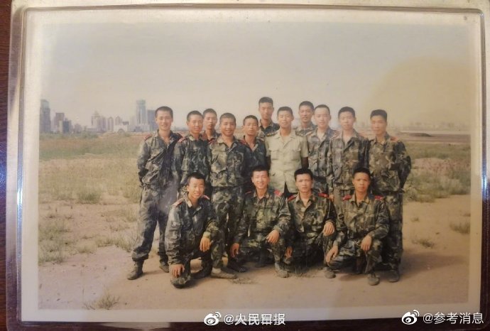 D2809司机杨勇当兵时爱车如爱生命休闲区蓝鸢梦想 - Www.slyday.coM