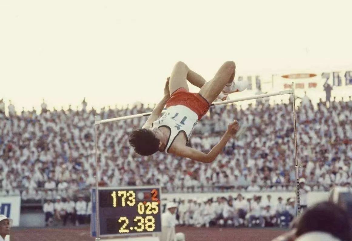 跳高国王朱建华三次打破世界纪录却因奥运丢冠遭羞辱被迫退役