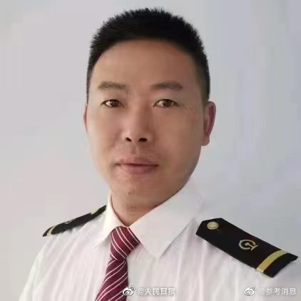 D2809司机杨勇当兵时爱车如爱生命休闲区蓝鸢梦想 - Www.slyday.coM