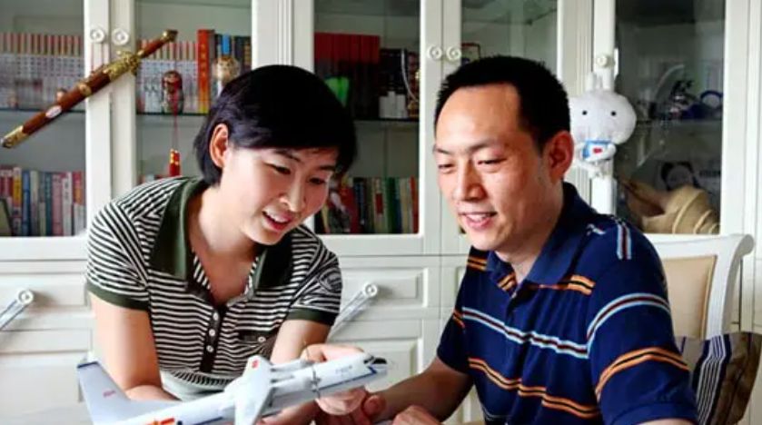 航天员刘洋将再登太空，与丈夫旧照被扒出，两人真是郎才女貌休闲区蓝鸢梦想 - Www.slyday.coM