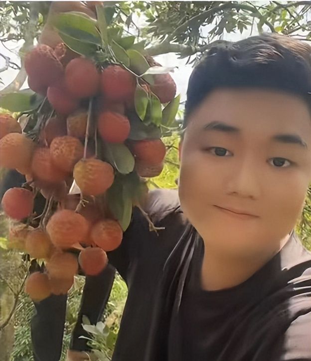 15岁全红婵受邀参加儿童节活动！哥哥也出镜，摘荔枝等妹妹回家吃休闲区蓝鸢梦想 - Www.slyday.coM