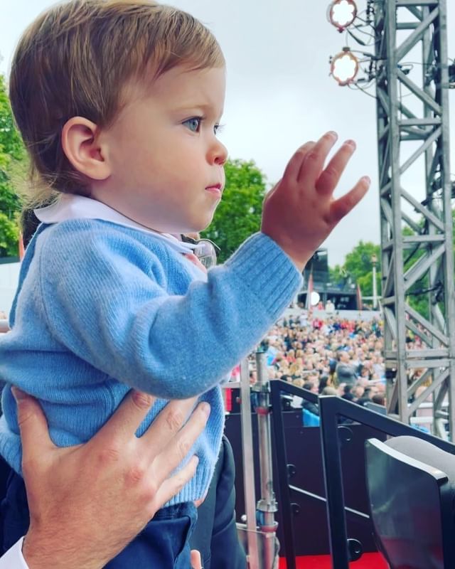 比公主的6岁华裔继子首露真容,跟随爸爸成王室一员,长得像妈妈休闲区蓝鸢梦想 - Www.slyday.coM 比公主的6岁华裔继子首露真容,跟随爸爸成王室一员,长得像妈妈休闲区蓝鸢梦想 - Www.slyday.coM