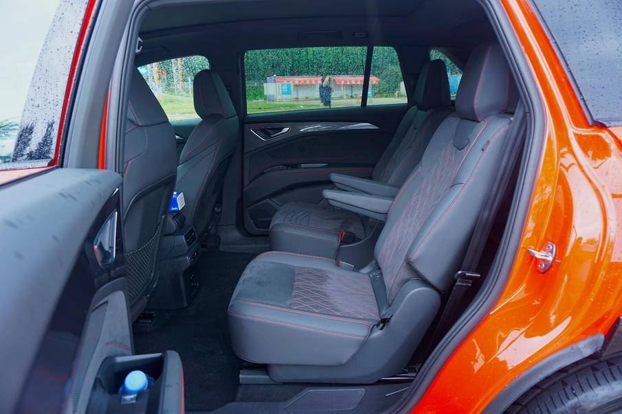 试驾奥迪q5etron67座中大型suv纯电平台底盘有惊喜