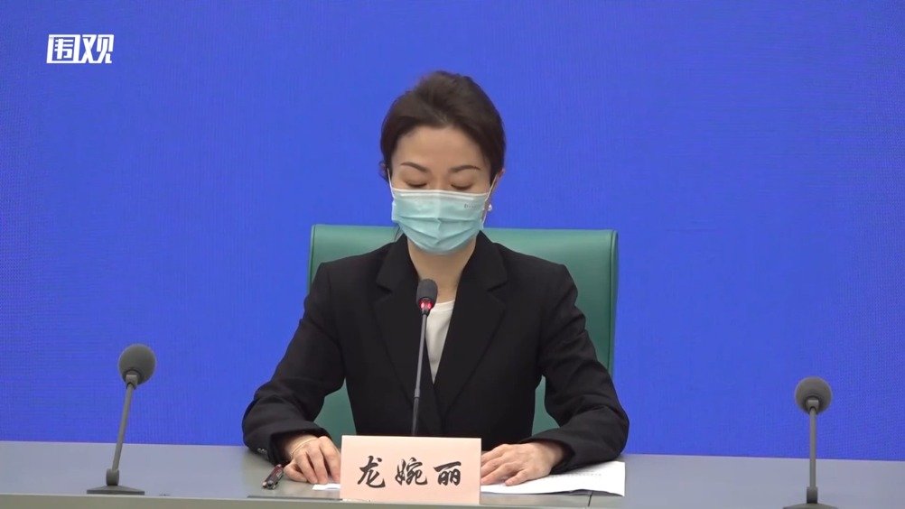 龙婉丽介绍了静安区新增阳性感染者有关情况以及中风险地区服务和保障