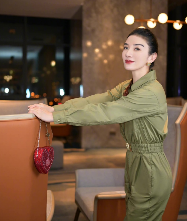 黄奕浪姐唱哭全场,她发长文谈选歌内幕:我已经让过去过去了休闲区蓝鸢梦想 - Www.slyday.coM 黄奕浪姐唱哭全场,她发长文谈选歌内幕:我已经让过去过去了休闲区蓝鸢梦想 - Www.slyday.coM