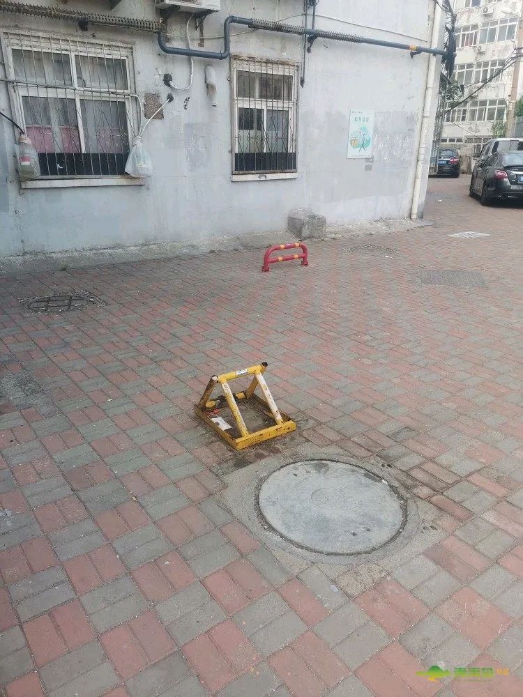 私人物品占路停车，无法彻底解决？交警：已安排警力加强巡逻力度休闲区蓝鸢梦想 - Www.slyday.coM