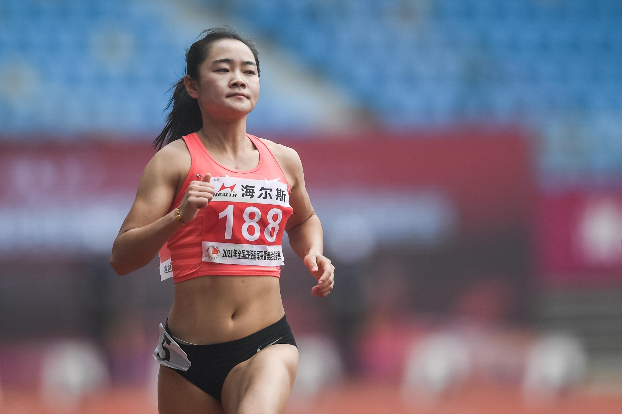 梁小静女子百米跑进11秒徐慧琴撑竿跳留遗憾