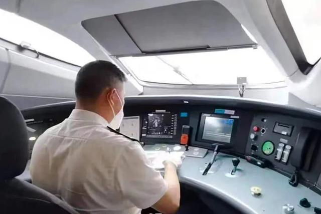 D2809殉职司机杨勇，也是一名武警退伍兵休闲区蓝鸢梦想 - Www.slyday.coM