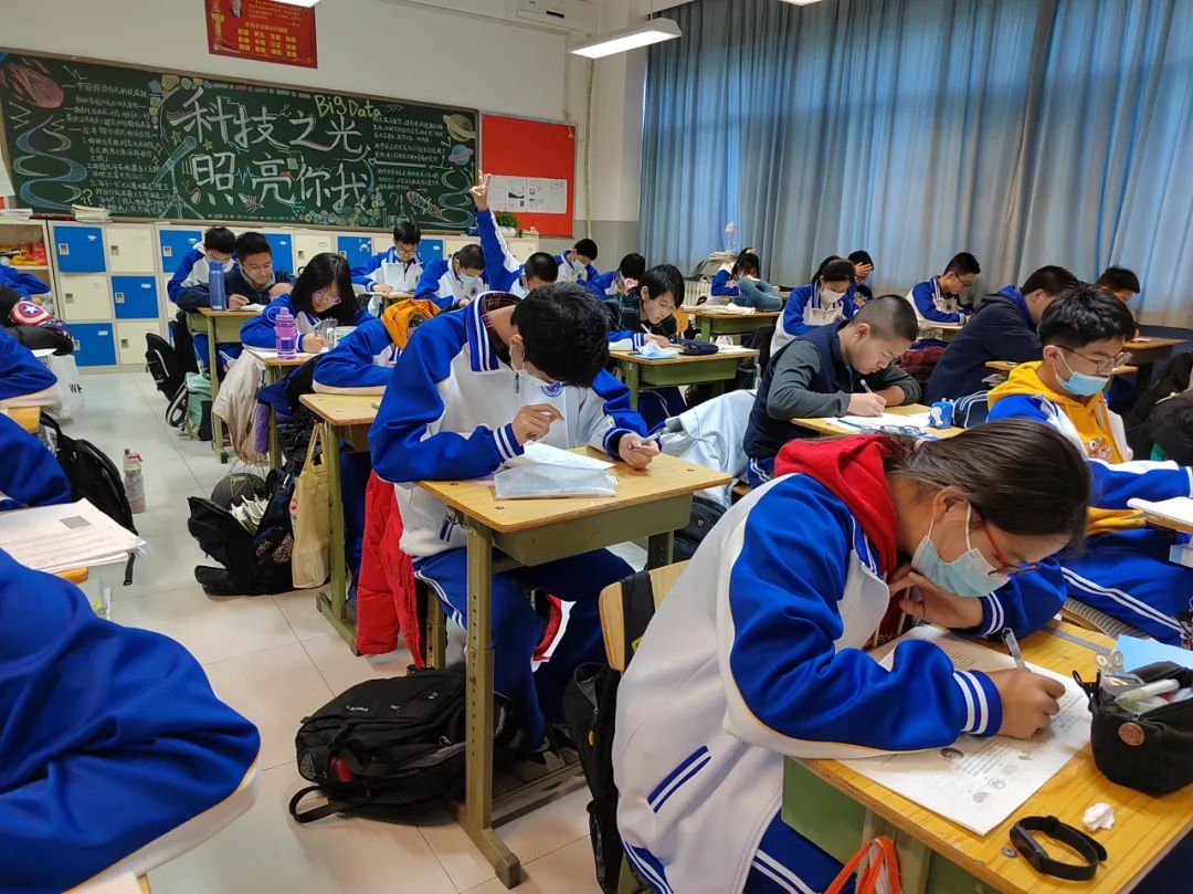 学生离校居家前的高一教室,如今已经成为高考考场.作者供图