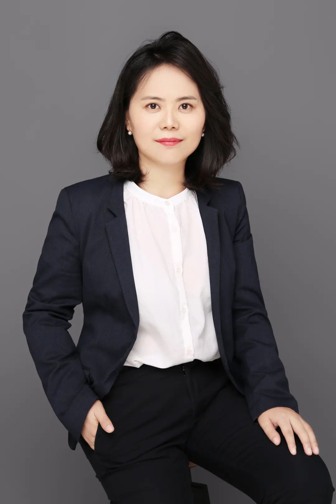 a:潘金菊 宽窄创投合伙人q:明亮公司以下为访谈(有删节):"研究美国
