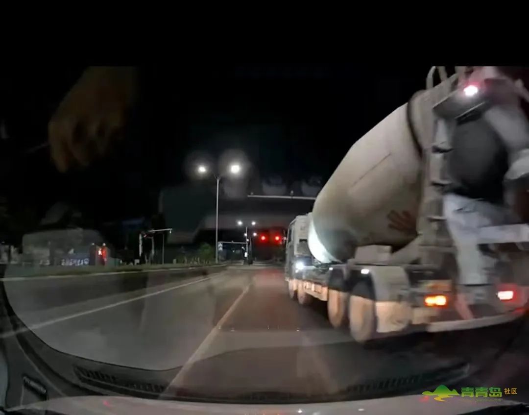 私人物品占路停车，无法彻底解决？交警：已安排警力加强巡逻力度休闲区蓝鸢梦想 - Www.slyday.coM