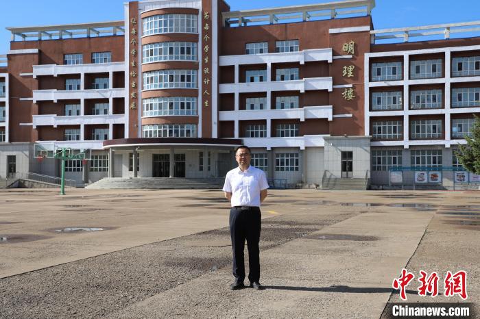 特写:高三班主任张新峰的欢笑与泪水:"家门口终于有了考场"|高考|杨树