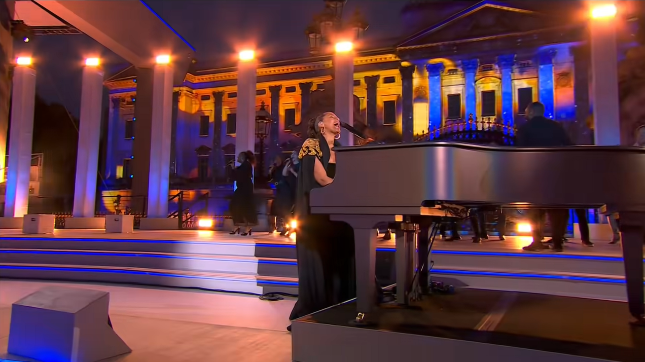 在伦敦唱歌颂纽约的歌,英国人困惑|艾丽西亚|纽约邮报|凯斯_新浪新闻