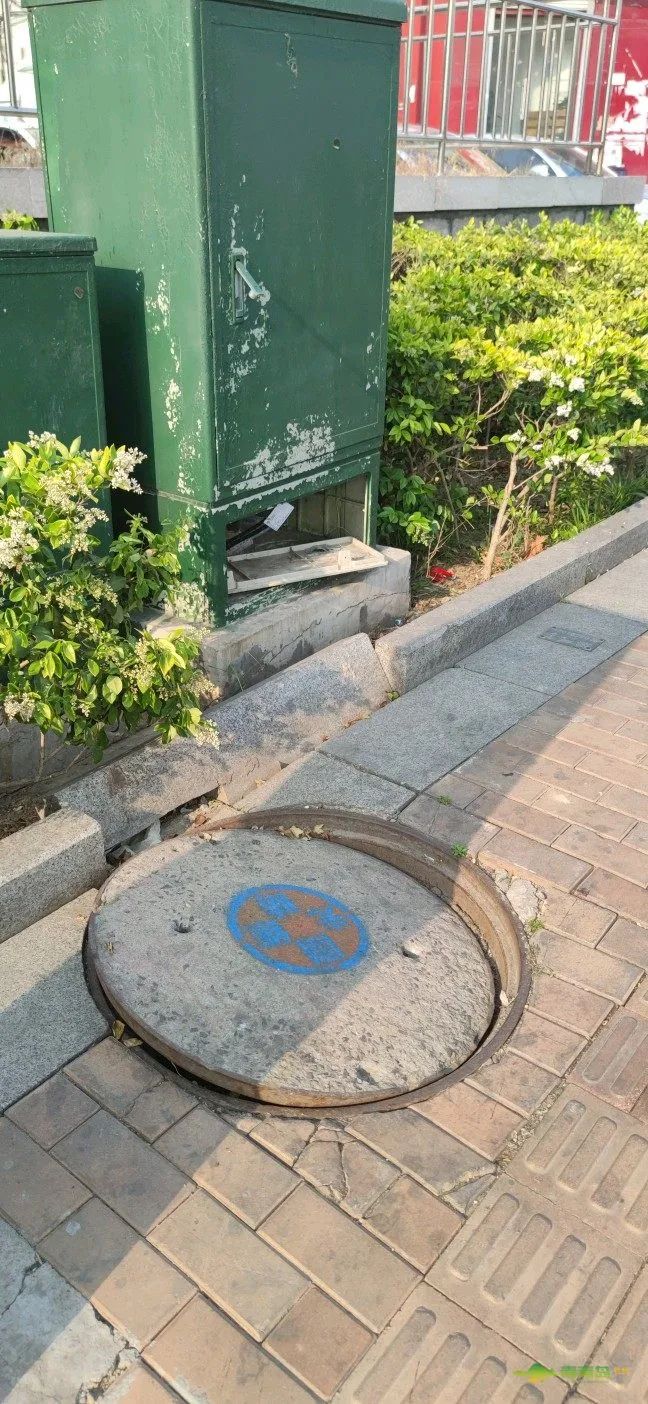 私人物品占路停车，无法彻底解决？交警：已安排警力加强巡逻力度休闲区蓝鸢梦想 - Www.slyday.coM