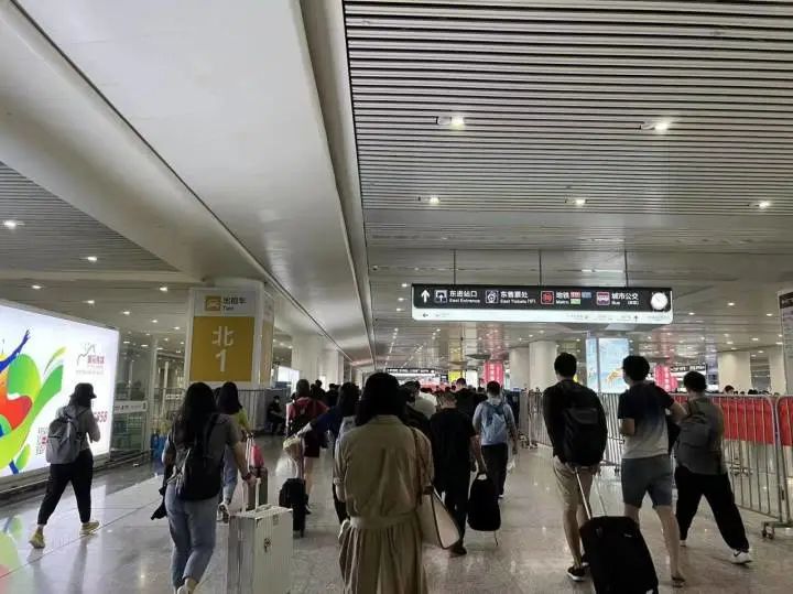 晚了近一小时才发车！昨晚途经杭州部分高铁列车晚点，回应来了休闲区蓝鸢梦想 - Www.slyday.coM