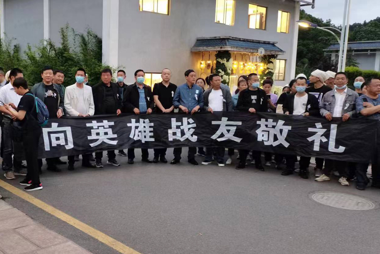 D2809殉职司机杨勇，也是一名武警退伍兵，战友回忆：他性格内敛不张扬休闲区蓝鸢梦想 - Www.slyday.coM