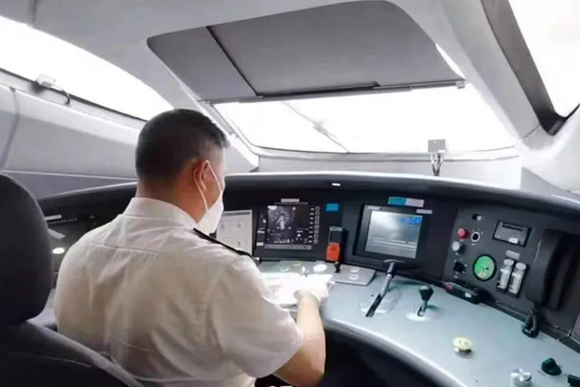 D2809殉职司机杨勇，也是一名武警退伍兵，战友回忆：他性格内敛不张扬休闲区蓝鸢梦想 - Www.slyday.coM