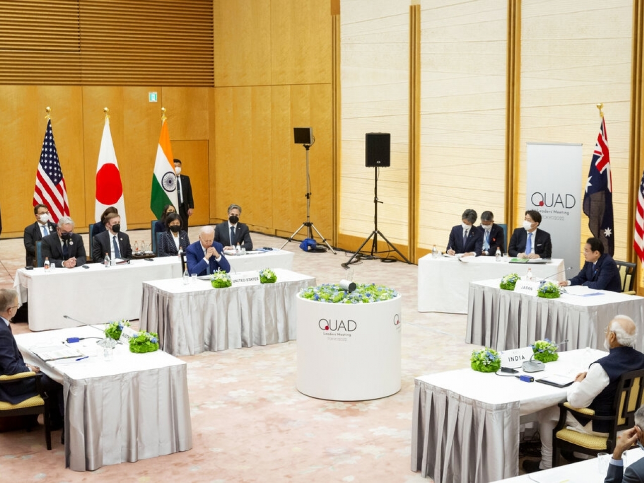 美、日、澳、印四国领导人在东京参加“四方安全对话”