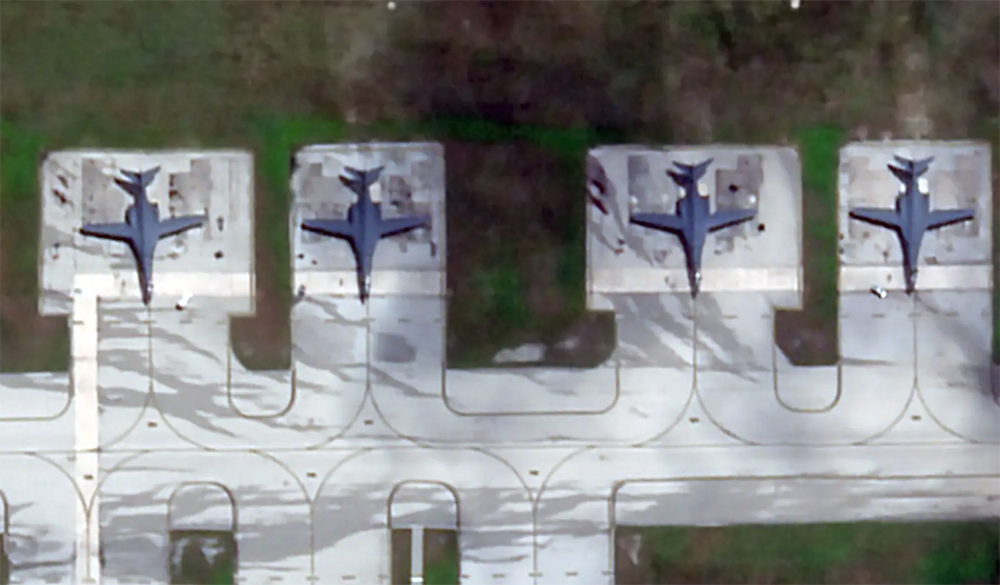 美在关岛部署4架B休闲区蓝鸢梦想 - Www.slyday.coM