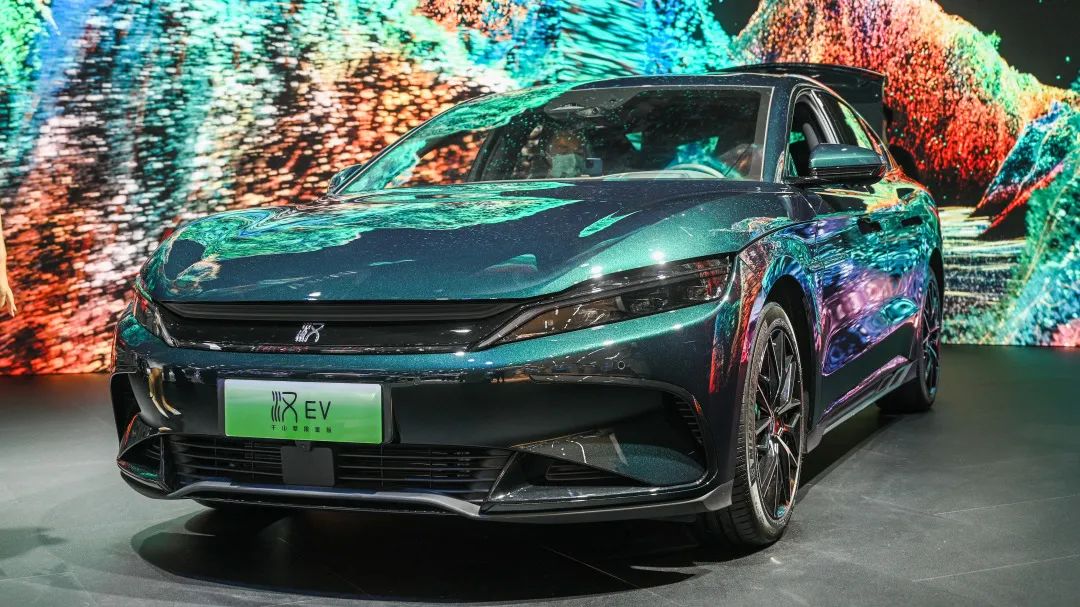 国潮的自信优雅与运动兼顾实拍比亚迪汉ev千山翠限量版