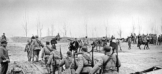 他长期任文职干部，1948年被破格提拔，后成为开国少将休闲区蓝鸢梦想 - Www.slyday.coM