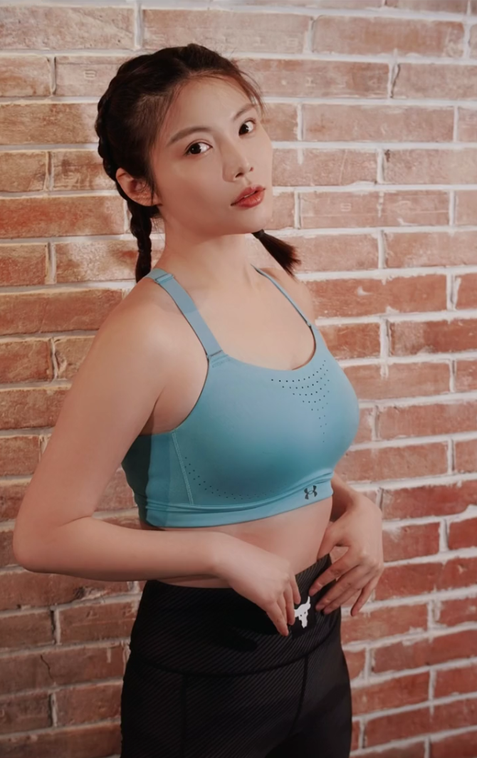 32岁徐冬冬健身秀身材,上围傲人身材丰满,腰肢粗壮手臂赘肉明显