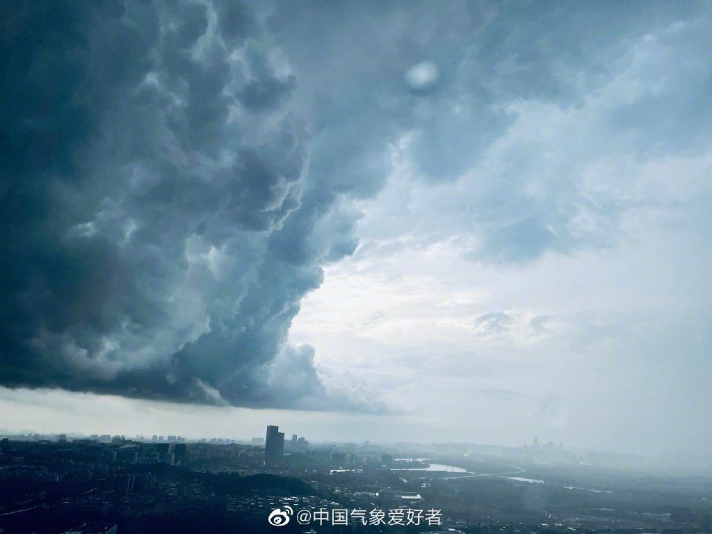 外星虫族入侵人类小说 主角参军 武装风暴txt全集小说下载