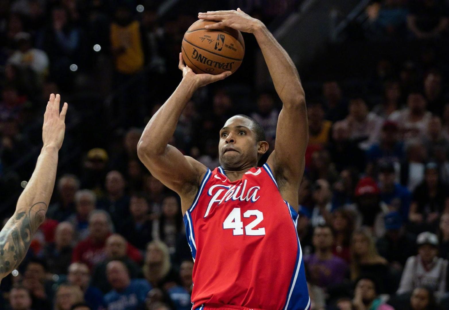 霍福德的投篮姿势其实挺有意思的