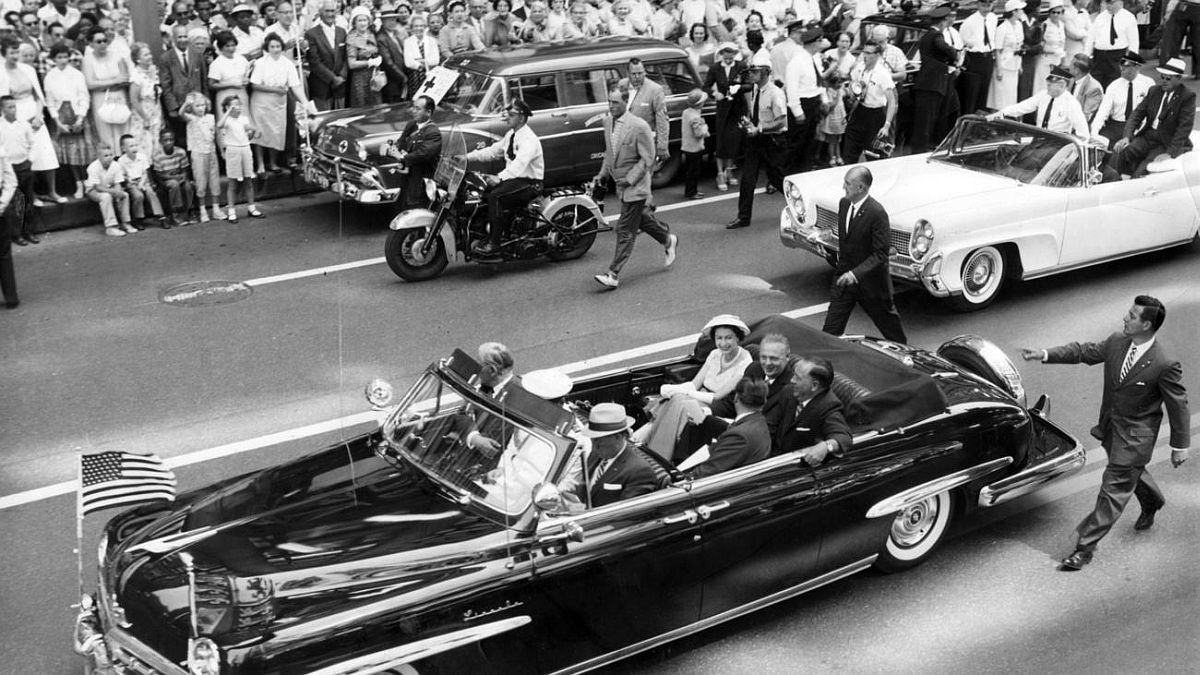 老照片 1959年英国女王伊丽莎白二世旋风式访问美国芝加哥休闲区蓝鸢梦想 - Www.slyday.coM 老照片 1959年英国女王伊丽莎白二世旋风式访问美国芝加哥休闲区蓝鸢梦想 - Www.slyday.coM