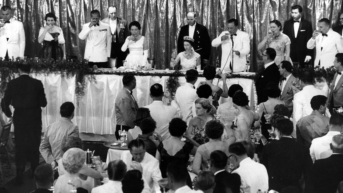 老照片 1959年英国女王伊丽莎白二世旋风式访问美国芝加哥休闲区蓝鸢梦想 - Www.slyday.coM 老照片 1959年英国女王伊丽莎白二世旋风式访问美国芝加哥休闲区蓝鸢梦想 - Www.slyday.coM