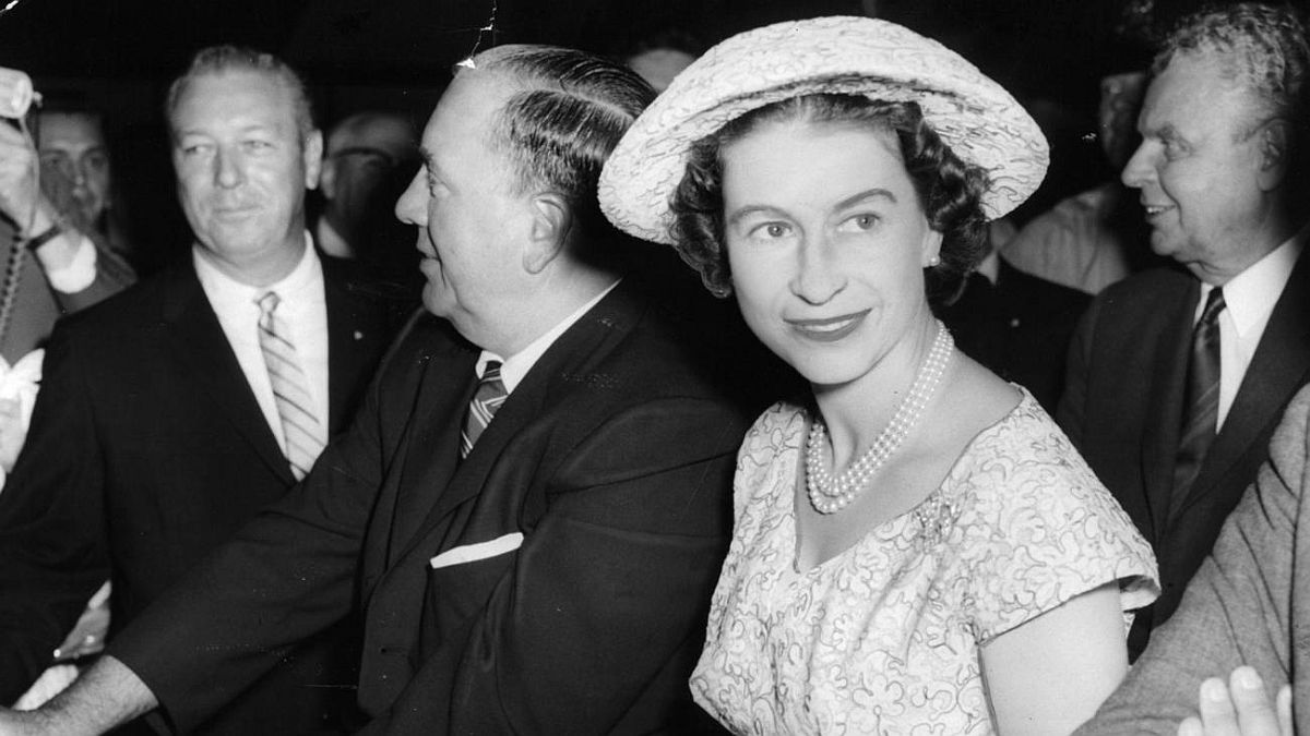 老照片 1959年英国女王伊丽莎白二世旋风式访问美国芝加哥休闲区蓝鸢梦想 - Www.slyday.coM 老照片 1959年英国女王伊丽莎白二世旋风式访问美国芝加哥休闲区蓝鸢梦想 - Www.slyday.coM