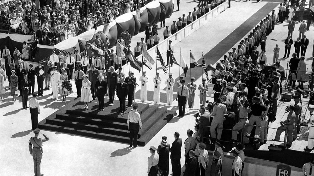 老照片 1959年英国女王伊丽莎白二世旋风式访问美国芝加哥休闲区蓝鸢梦想 - Www.slyday.coM 老照片 1959年英国女王伊丽莎白二世旋风式访问美国芝加哥休闲区蓝鸢梦想 - Www.slyday.coM