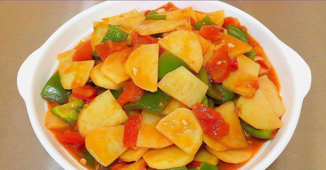 美味的西红柿炒土豆片