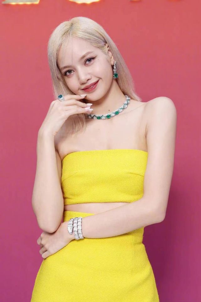 安妮海瑟薇又一套封神造型和25岁Lisa坐一起穿同色40岁的她赢了休闲区蓝鸢梦想 - Www.slyday.coM 安妮海瑟薇又一套封神造型和25岁Lisa坐一起穿同色40岁的她赢了休闲区蓝鸢梦想 - Www.slyday.coM