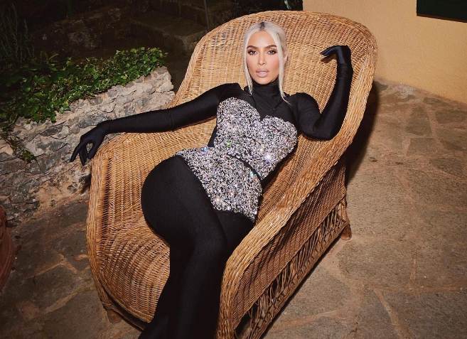 金卡戴珊身材绝了!