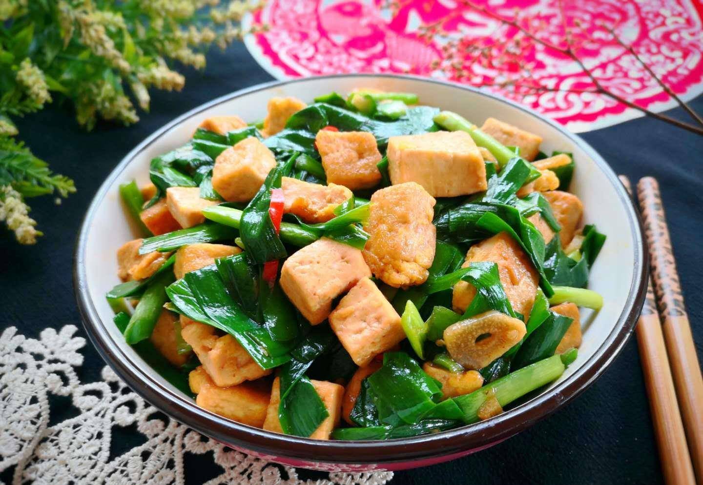 美味的韭菜炒豆腐