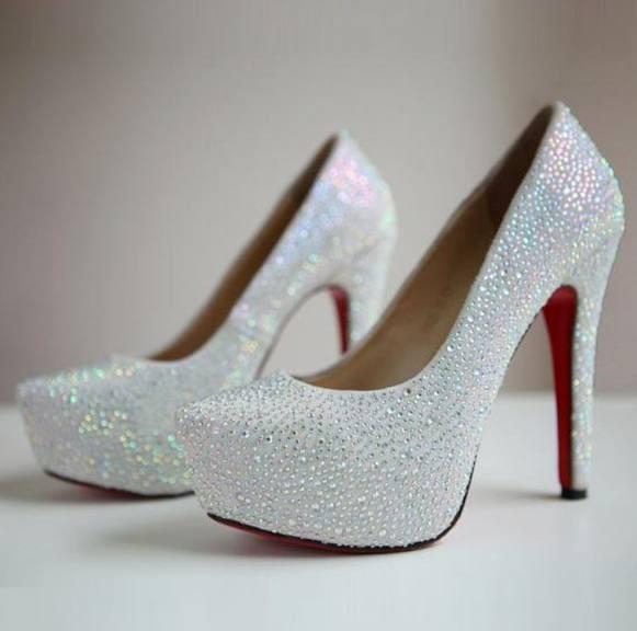 心理测试:选一双你喜欢的水晶鞋,测出你在童话里是公主还是女王休闲区蓝鸢梦想 - Www.slyday.coM 心理测试:选一双你喜欢的水晶鞋,测出你在童话里是公主还是女王休闲区蓝鸢梦想 - Www.slyday.coM