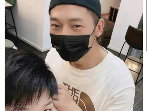 李咏妻子哈文近况曝光,带女儿定居美国,已经走出丈夫逝世阴影休闲区蓝鸢梦想 - Www.slyday.coM 李咏妻子哈文近况曝光,带女儿定居美国,已经走出丈夫逝世阴影休闲区蓝鸢梦想 - Www.slyday.coM