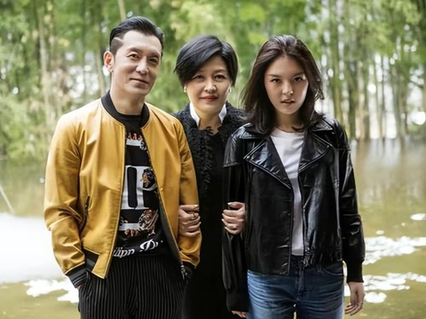 李咏妻子哈文近况曝光,带女儿定居美国,已经走出丈夫逝世阴影休闲区蓝鸢梦想 - Www.slyday.coM 李咏妻子哈文近况曝光,带女儿定居美国,已经走出丈夫逝世阴影休闲区蓝鸢梦想 - Www.slyday.coM