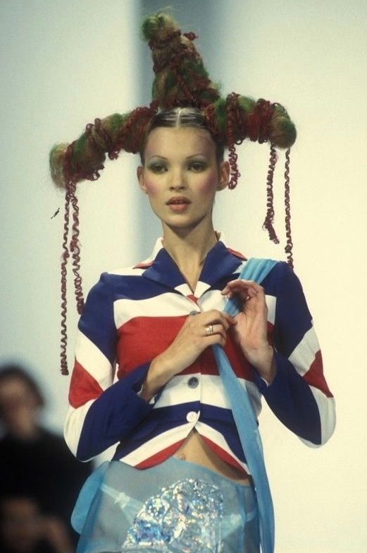 最近 参加伊丽莎白女王二世登基70周年纪念日庆典……休闲区蓝鸢梦想 - Www.slyday.coM