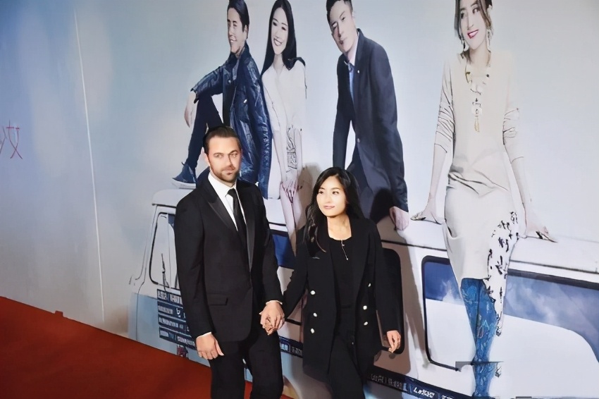 男士可以硬朗风,就像张末的老公孟丹青一样搭配纯黑色西装简约大气