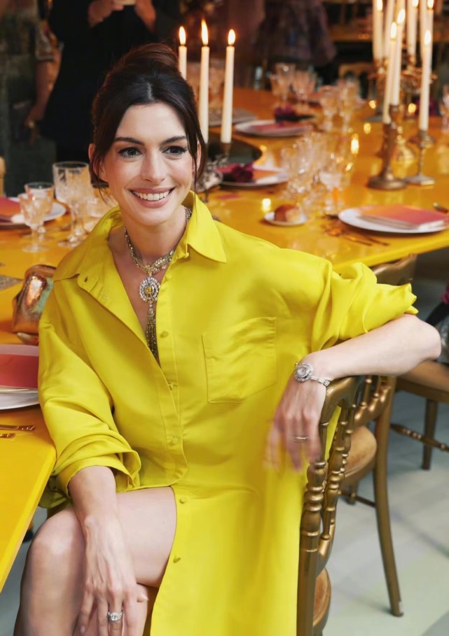 安妮海瑟薇又一套封神造型和25岁Lisa坐一起穿同色40岁的她赢了休闲区蓝鸢梦想 - Www.slyday.coM 安妮海瑟薇又一套封神造型和25岁Lisa坐一起穿同色40岁的她赢了休闲区蓝鸢梦想 - Www.slyday.coM