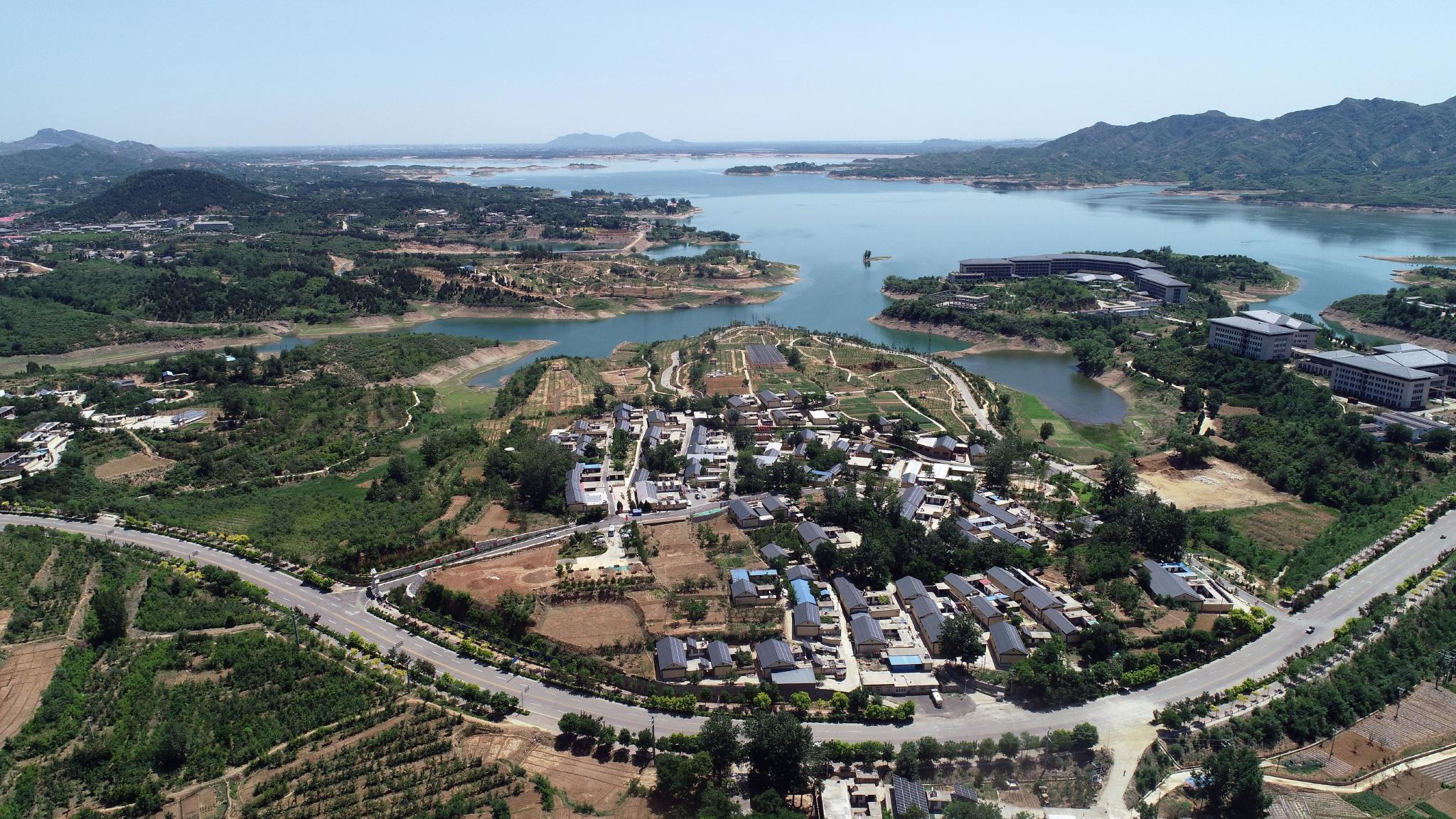 这是6月1日拍摄的河北省平山县西柏坡镇北庄村(无人机照片).