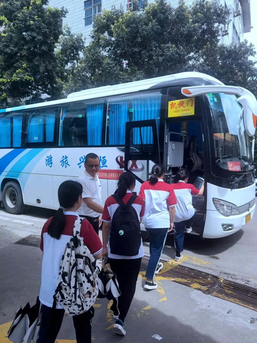 2022年高考作文题出炉！现场直击！4万多名泉州考生奔赴考场.......休闲区蓝鸢梦想 - Www.slyday.coM