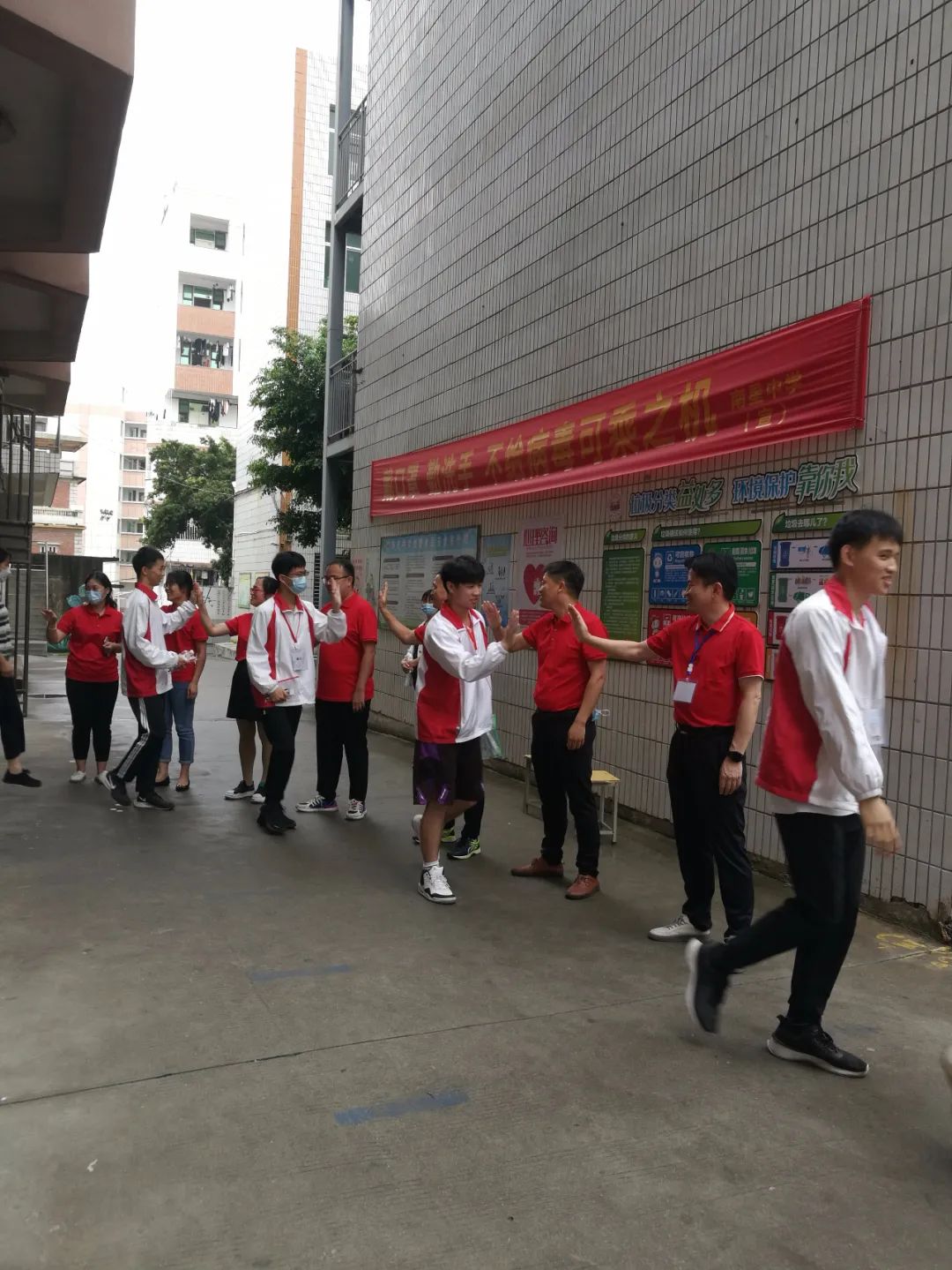 2022年高考作文题出炉！现场直击！4万多名泉州考生奔赴考场.......休闲区蓝鸢梦想 - Www.slyday.coM